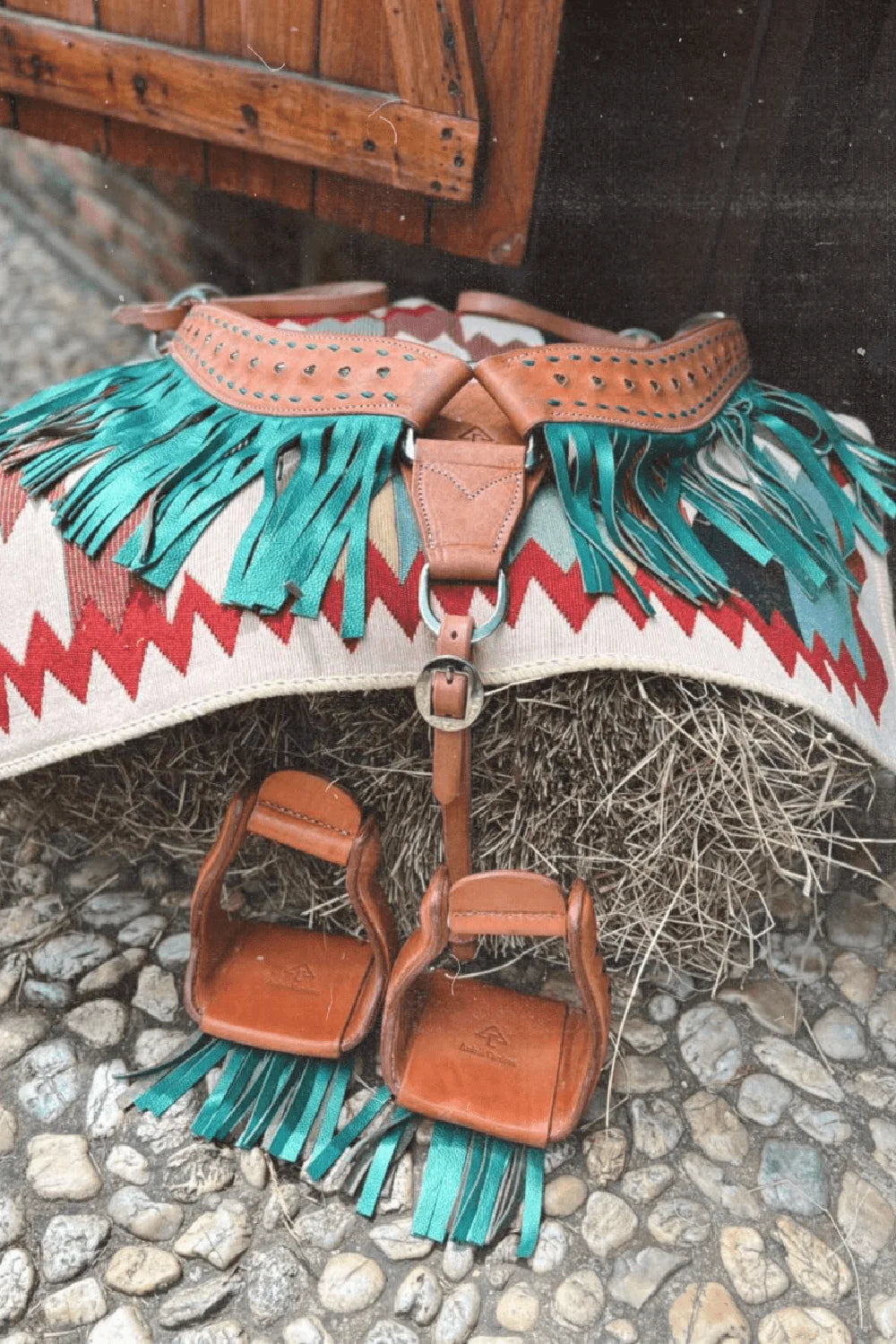 Cowgirl Spirit / Pechera de Flecos Turquesas