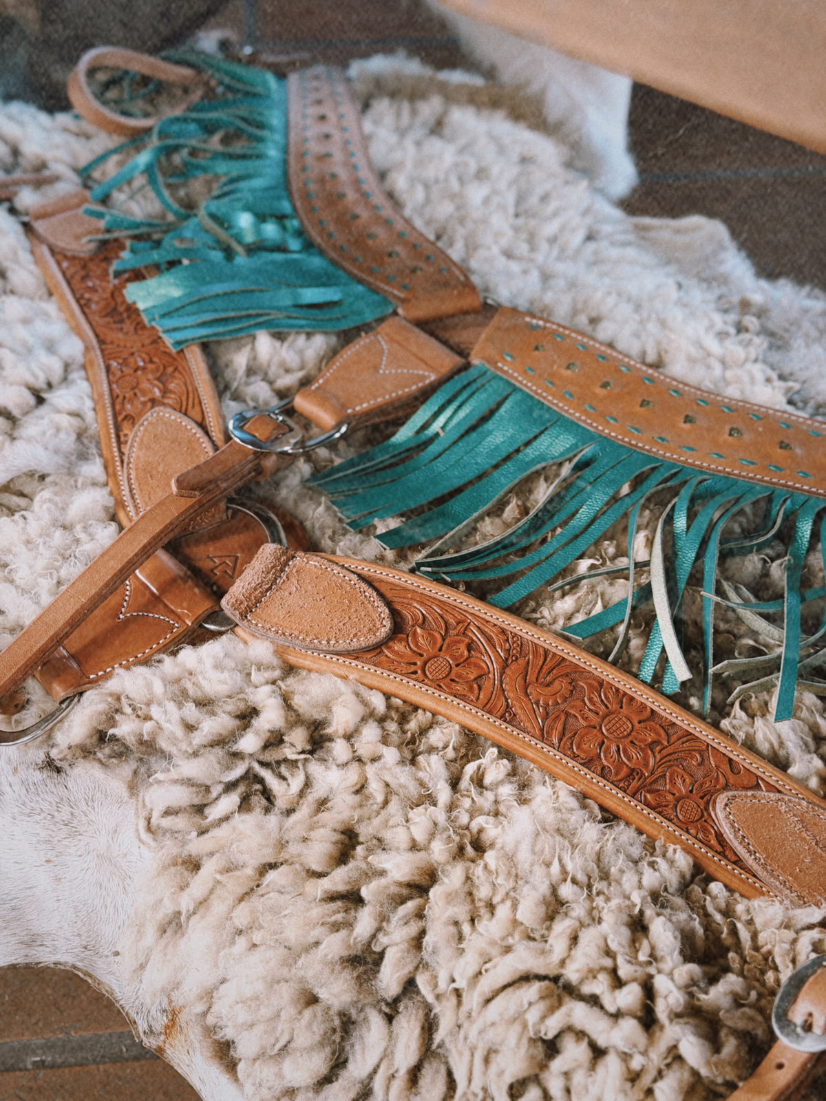Cowgirl Spirit / Pechera de Flecos Turquesas