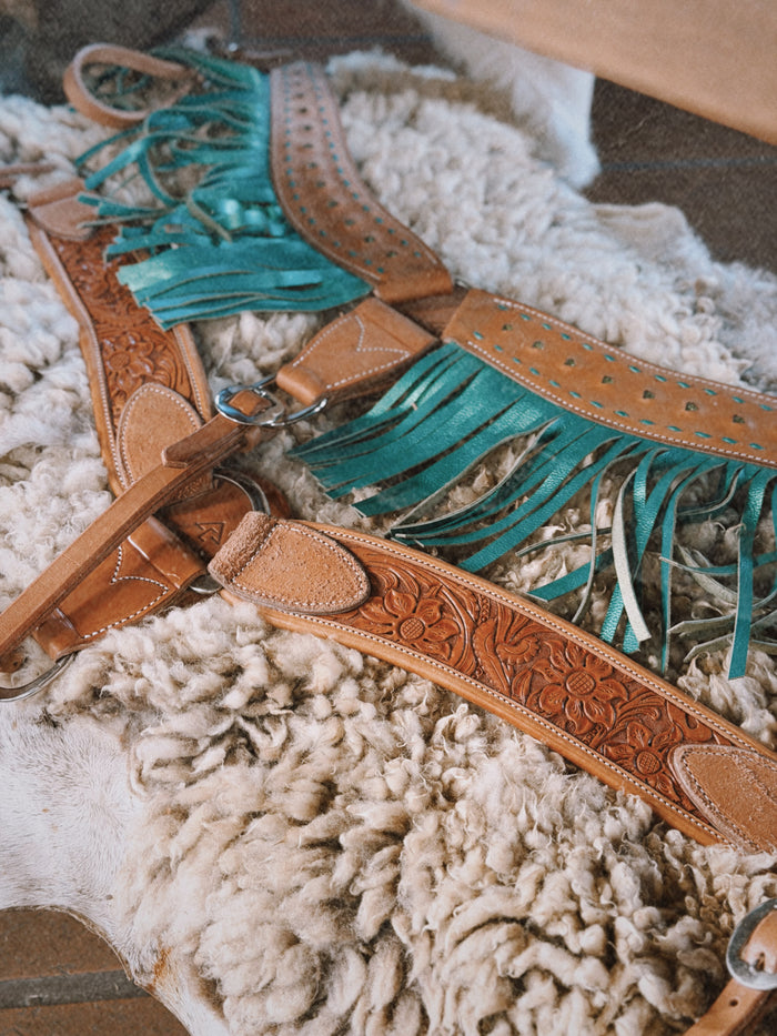 Cowgirl Spirit / Pechera de Flecos Turquesas