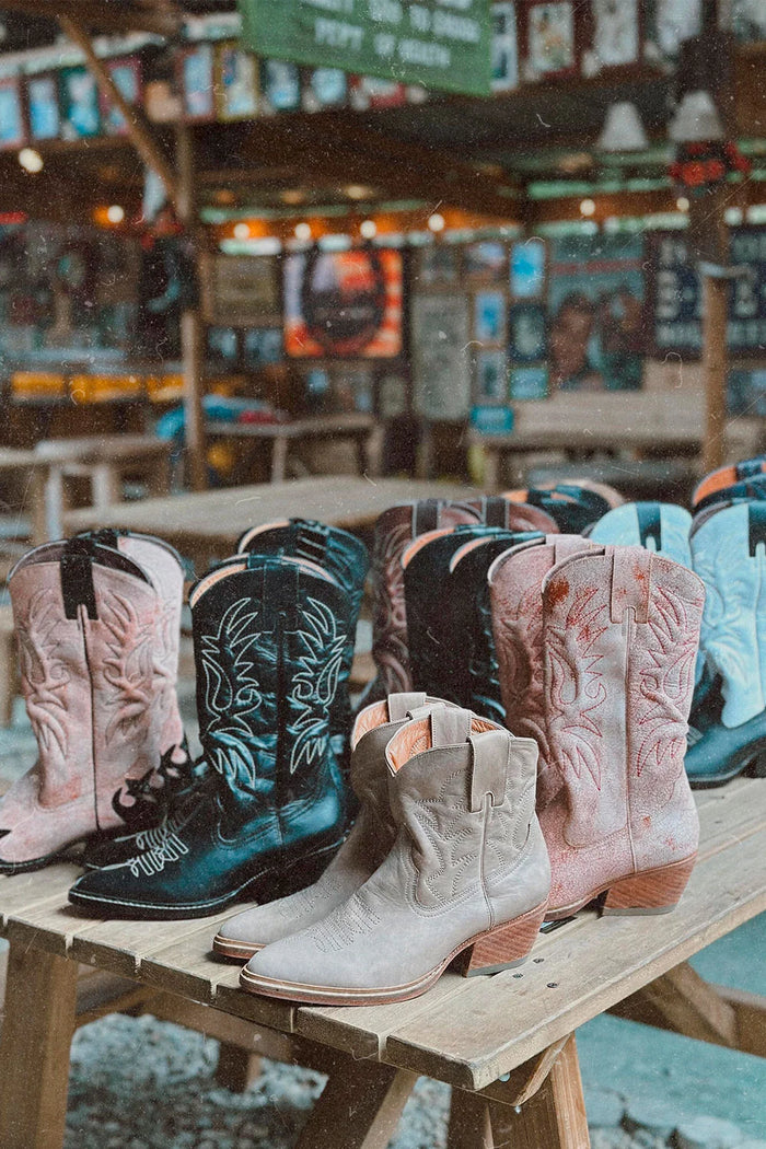 LEATHER BOOTS / BOTAS